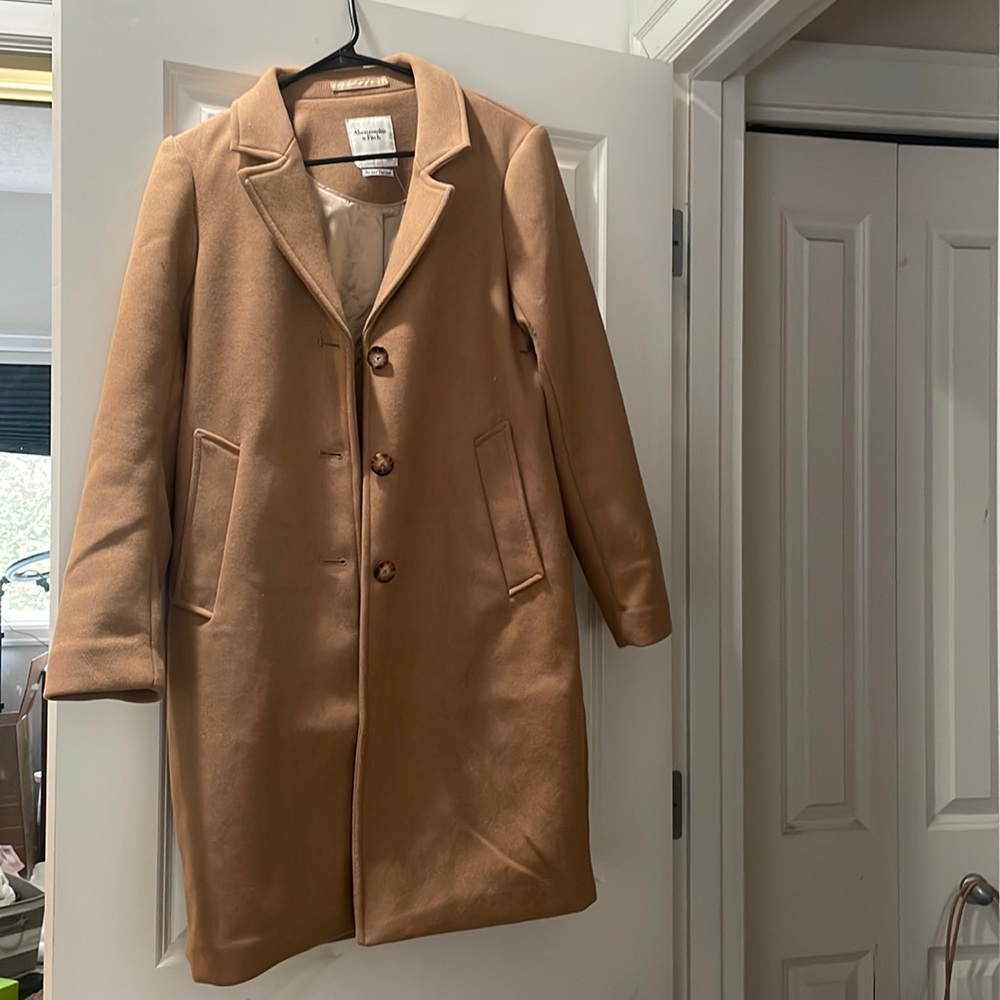 Abercrombie & Fitch Dad Coat in tan. Size XS P. Originally $220. Work once.